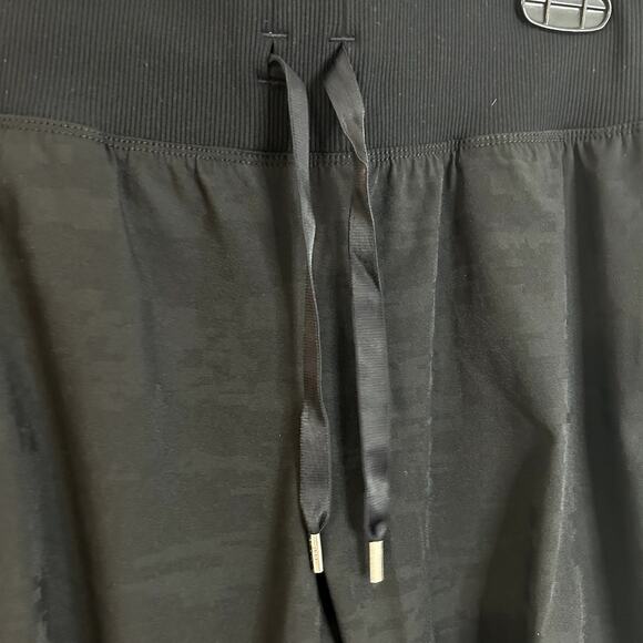 Lorna Jane Flashy Full Length Jogger Pant Womens Size Large Black Pixel Camo - Picture 9 of 9